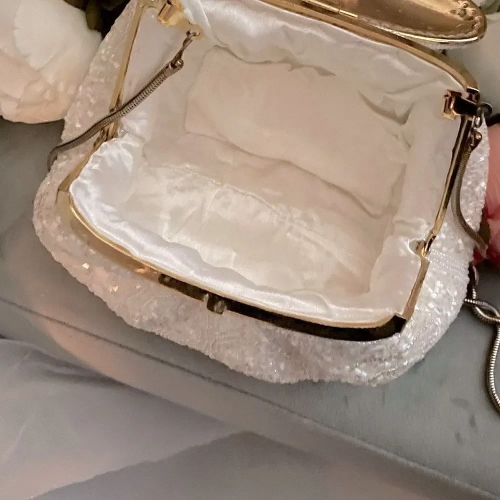♥️ 1950s vintage purse, heavily beaded white wedding clutch, play vid with sound